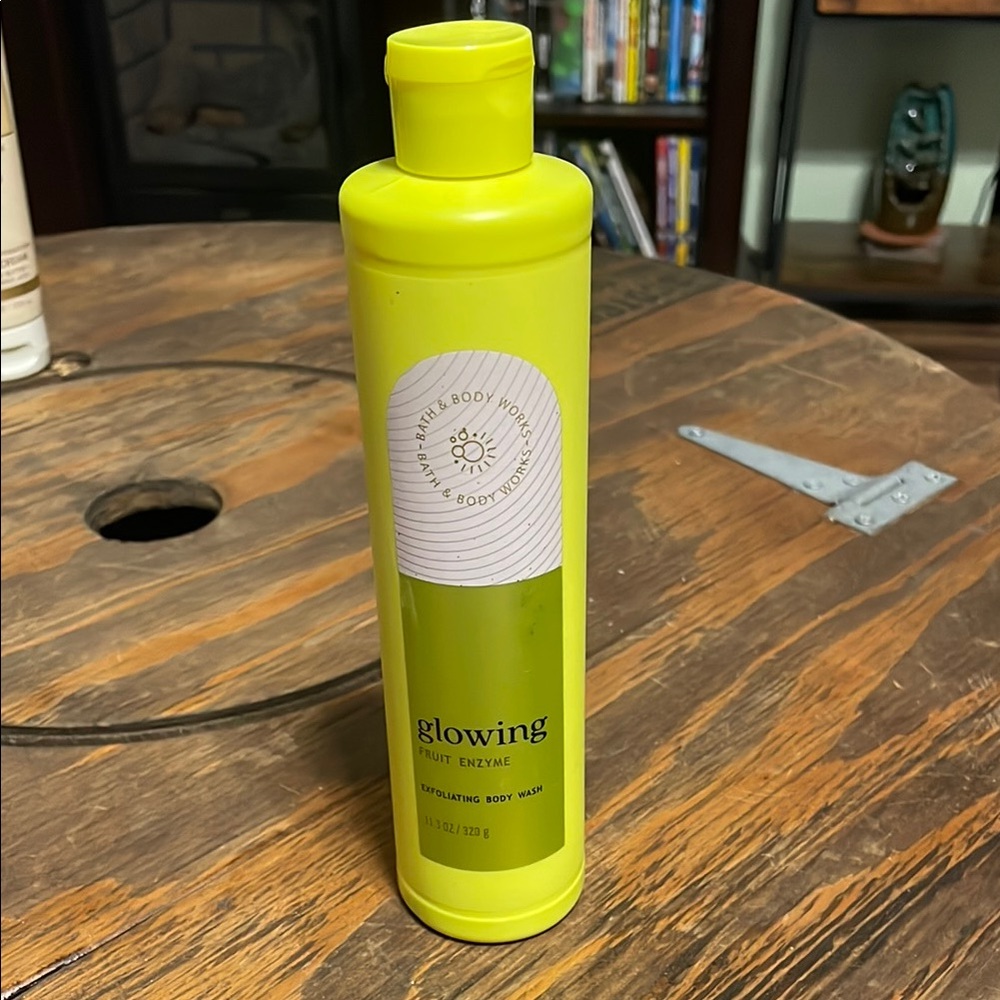 Bath & Body Works Yellow Glowing Enzyme Body Wash